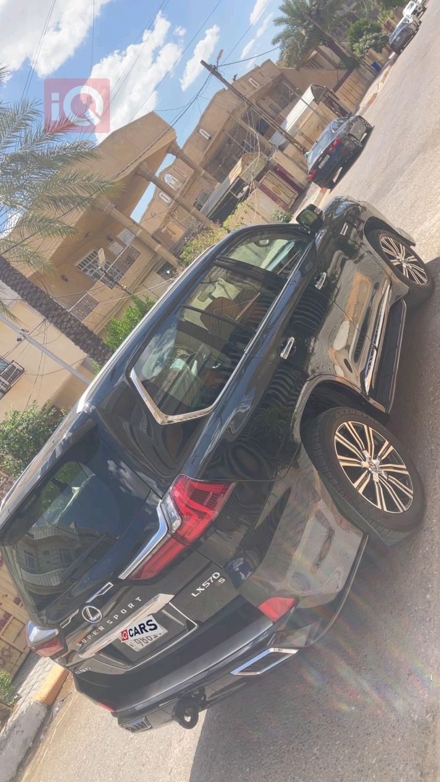Lexus LX
